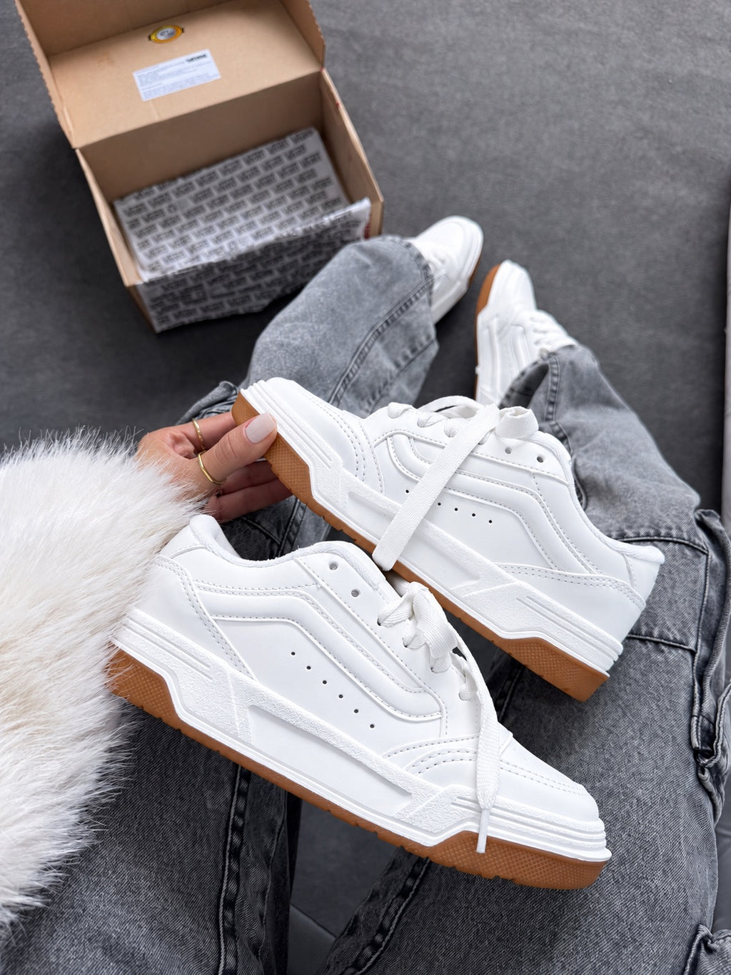 Vans Hylane Branco/Caramelo
