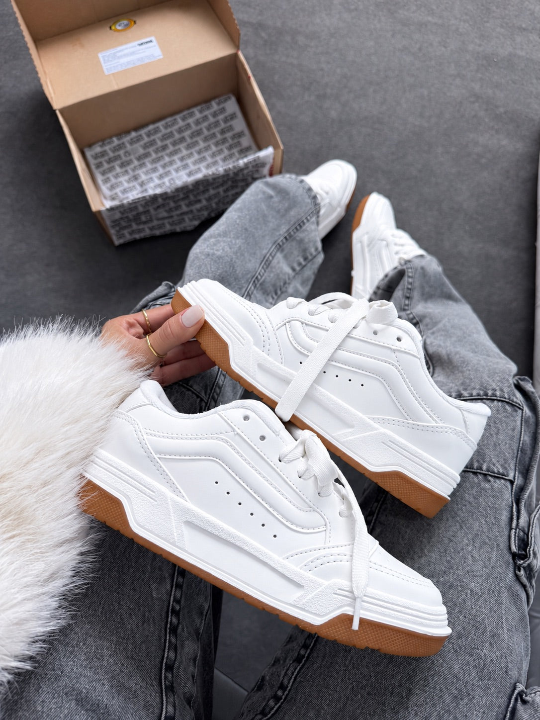 Vans Hylane Branco/Caramelo