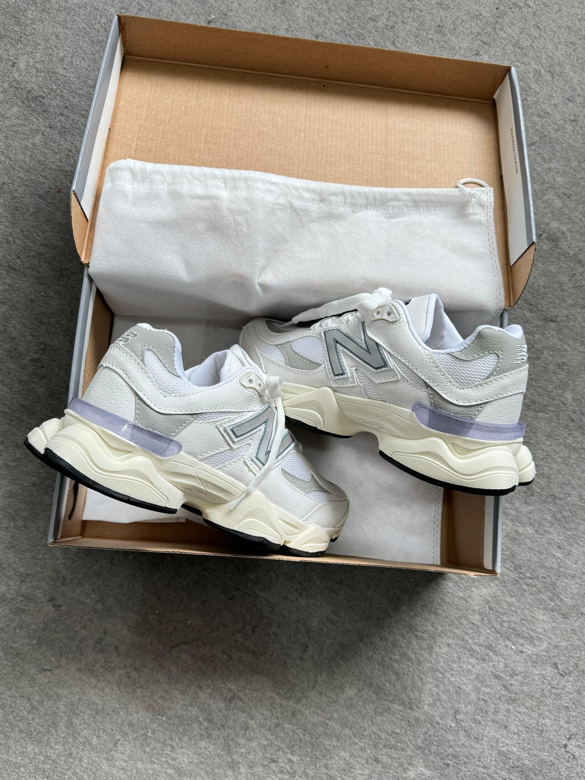 New Balance 9060 Branco/Cinza